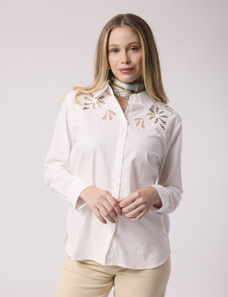 Camisa con bordado blanco