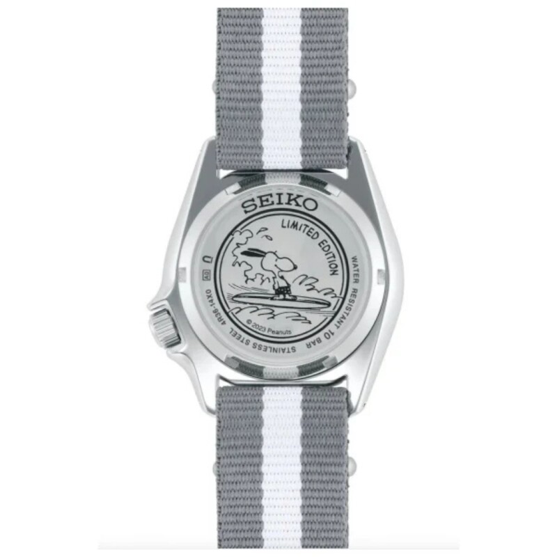Reloj Seiko 5 Sports X Peanuts Snoopy 'Surfboard' Edición Limitada SRPK25K1 Gris