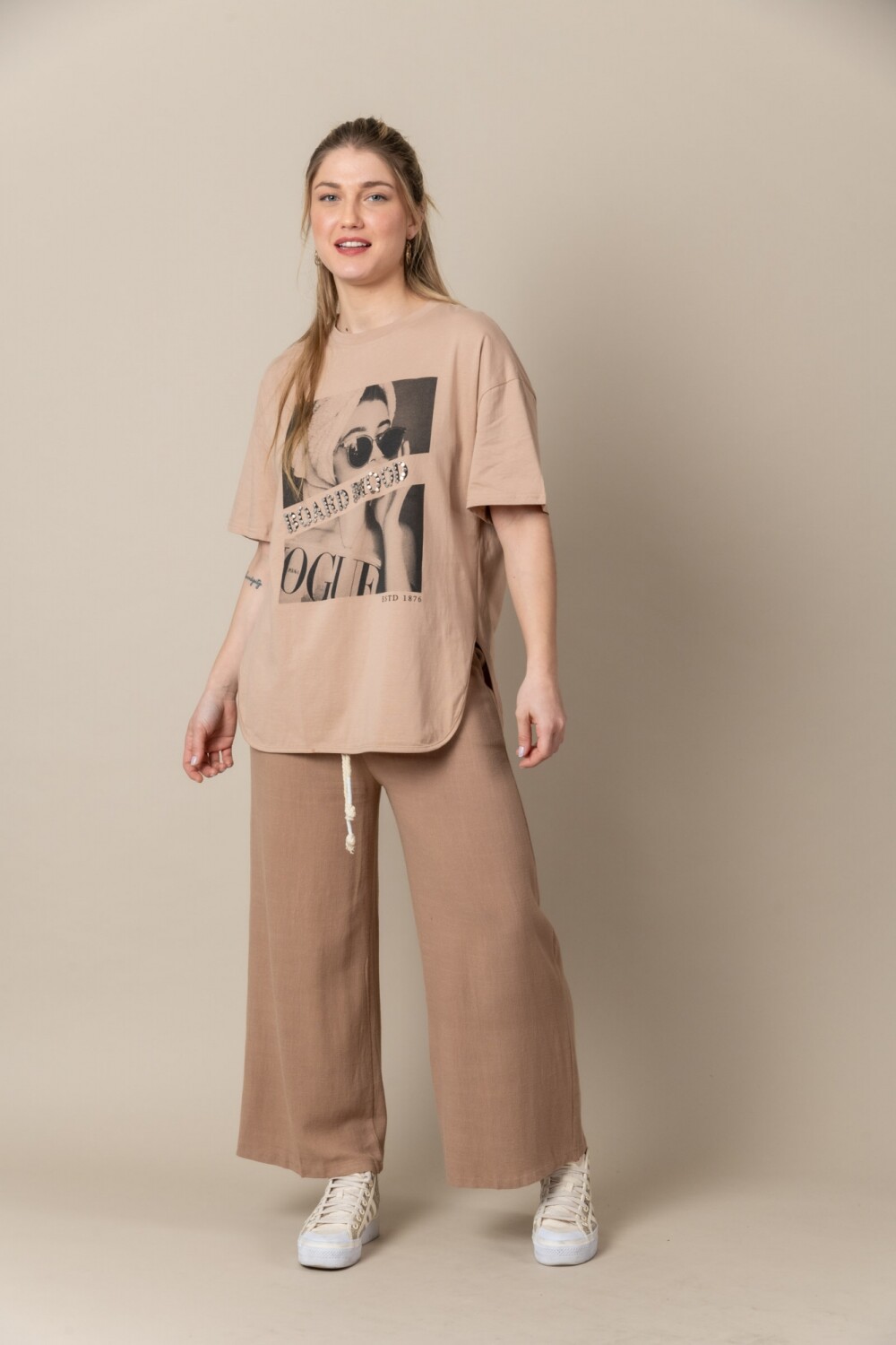 REMERA ANIMO Camel