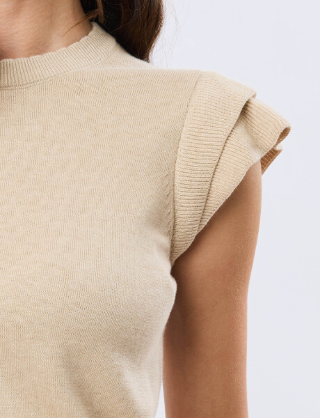 REMERA TEJIDA CON VOLADO Beige