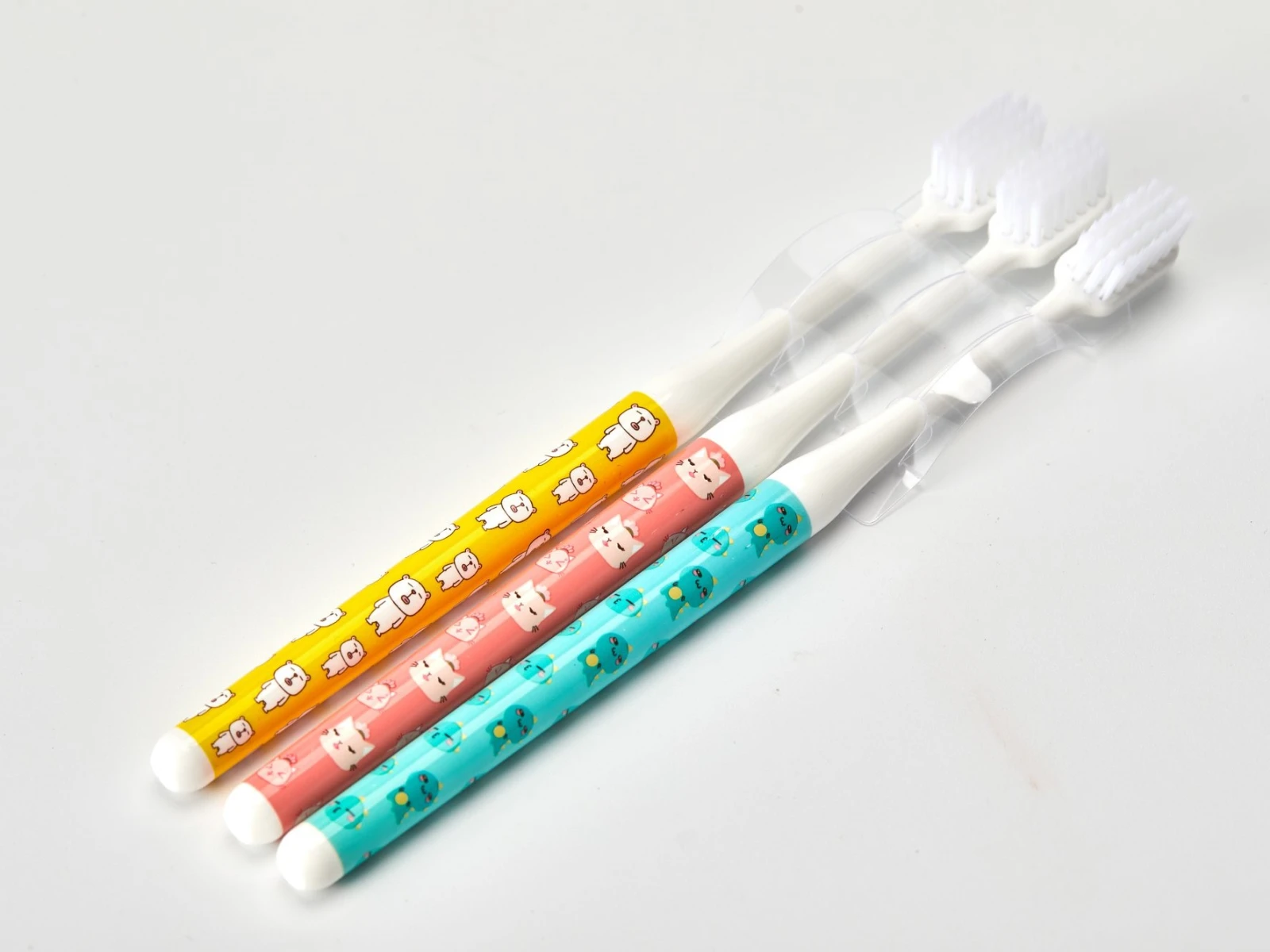 JUEGO DE CEPILLOS DE DIENTES DE DIBUJOS ANIMADOS (PAQUETE DE 3) 
