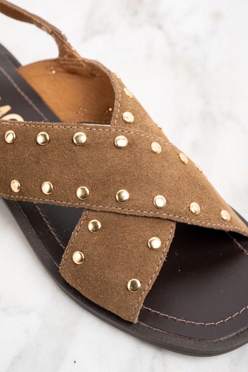 Sandalia Gamuza Tachas Camel