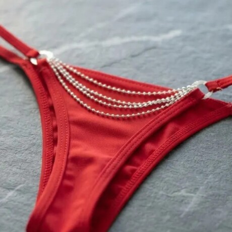 Tanga Cola Less Con Aplique Rojo