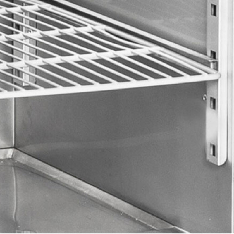 Mostrador refrigerado 3 puertas, con toppinera para pizza - Coolhead CRP 93A Mostrador refrigerado 3 puertas, con toppinera para pizza - Coolhead CRP 93A