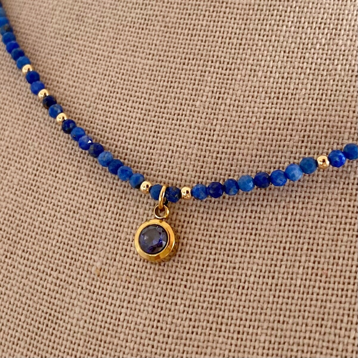 Collar DELFINA con piedras naturales 