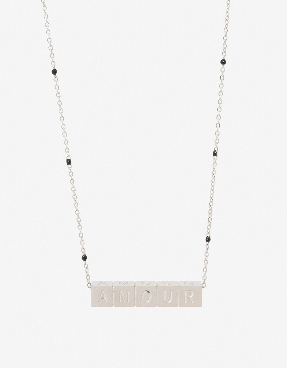 Collar Corto De Acero Con Dijes Cúbicos 