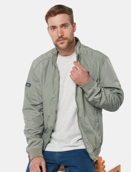 CAMPERA LIVIANA CON PUÑOS Verde Claro