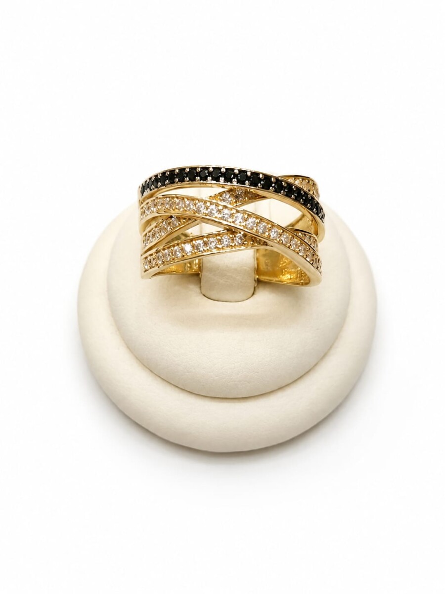 Anillo entrelazado 