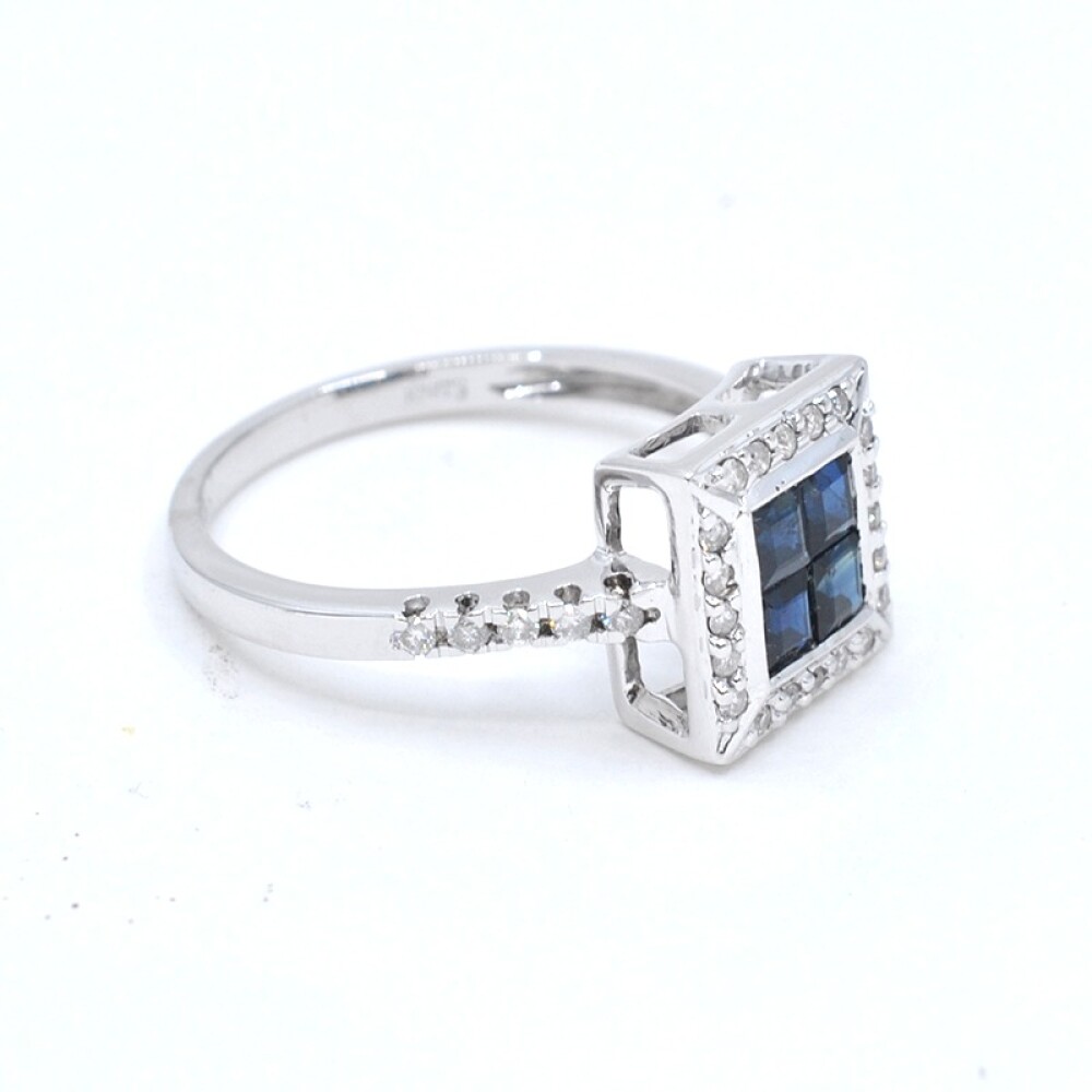 Anillo en oro 18k con zafiros carré y brillantes Anillo en oro 18k con zafiros carré y brillantes