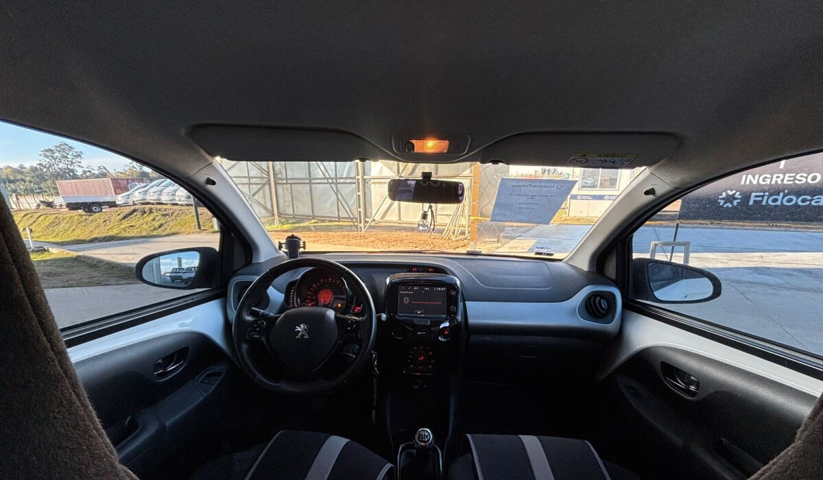 Peugeot 108 Allure 1,0 - 2015 Peugeot 108 Allure 1,0 - 2015