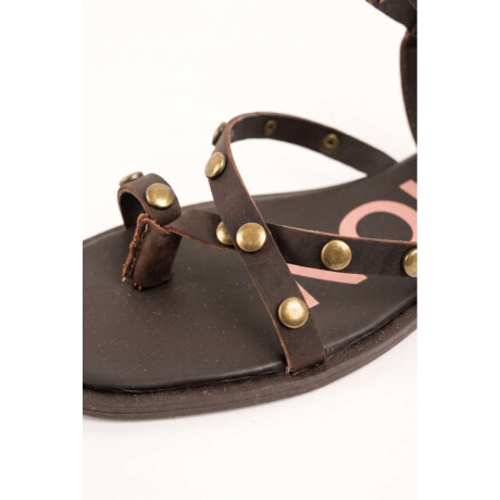 Sandalia Tobillera Con Tachas Chocolate