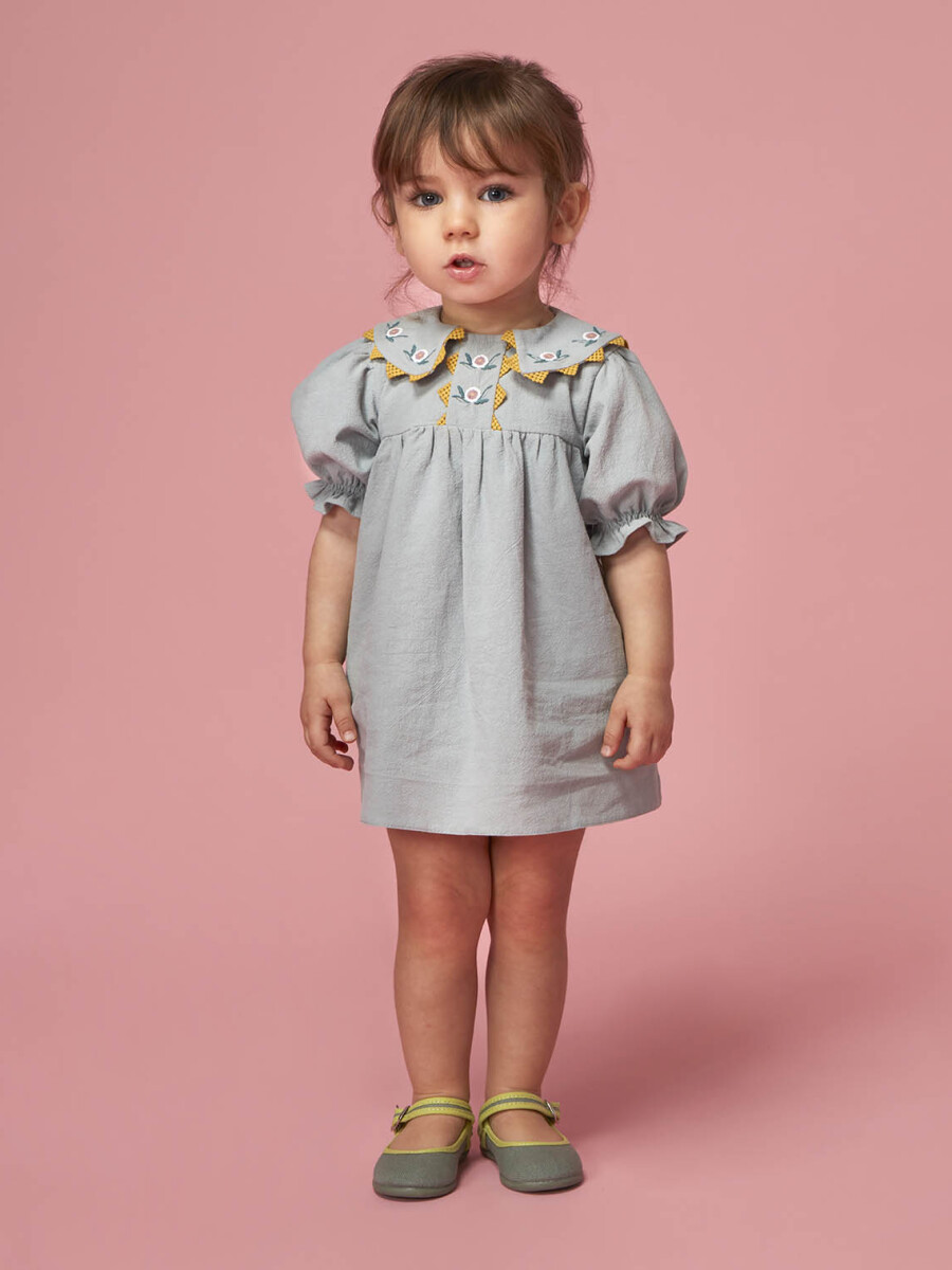 Vestido Con Cuellos Pico Bordados Azul