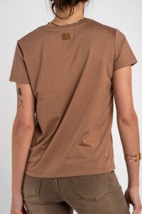 Remera Escote V Algodón Mocha