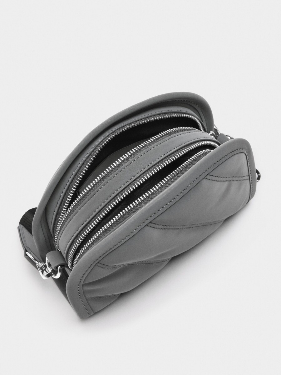 Bolso Bandolera Textura Suave Y Colgante gris