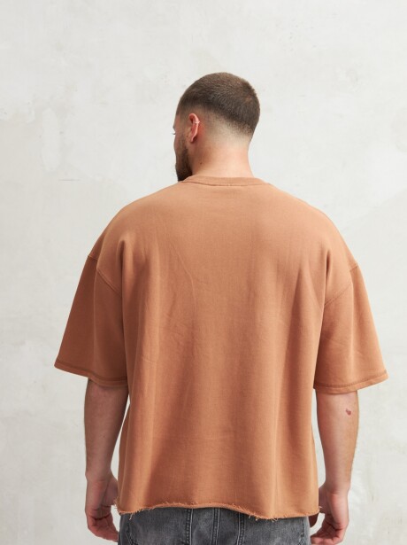 REMERA STONE CHOCOLATE