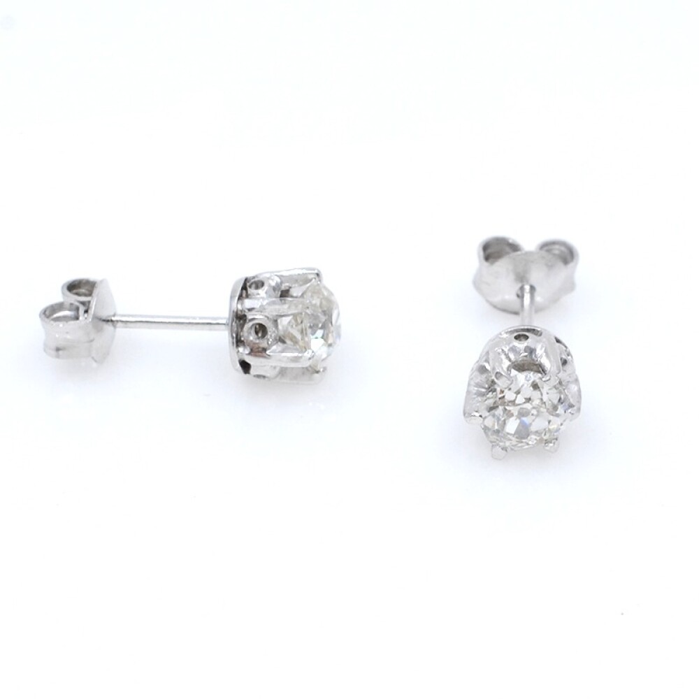 Caravanas en oro 18k blanco y brillantes. Caravanas en oro 18k blanco y brillantes.