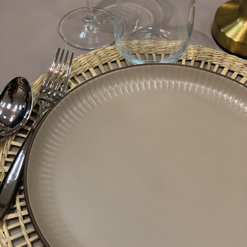 PLATO DE MESA D27CM LINEAS CAMEL BORDE MARRON PLATO DE MESA D27CM LINEAS CAMEL BORDE MARRON