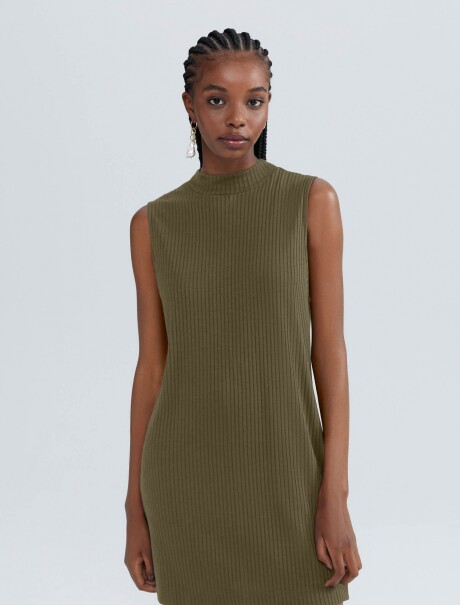VESTIDO CORTO CON CUELLO ALTO VERDE