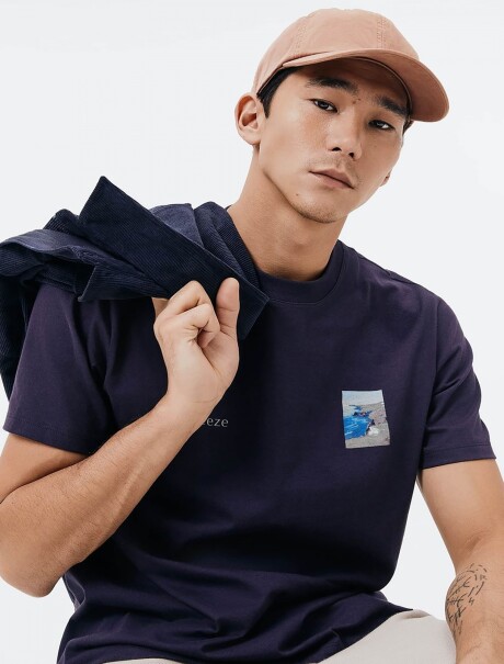 CAMISETA CON ESTAMPA MODELO REGULAR AZUL