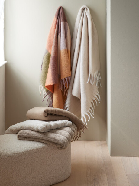 Manta throw STAVKLOKKE 130x170 beige Manta throw STAVKLOKKE 130x170 beige
