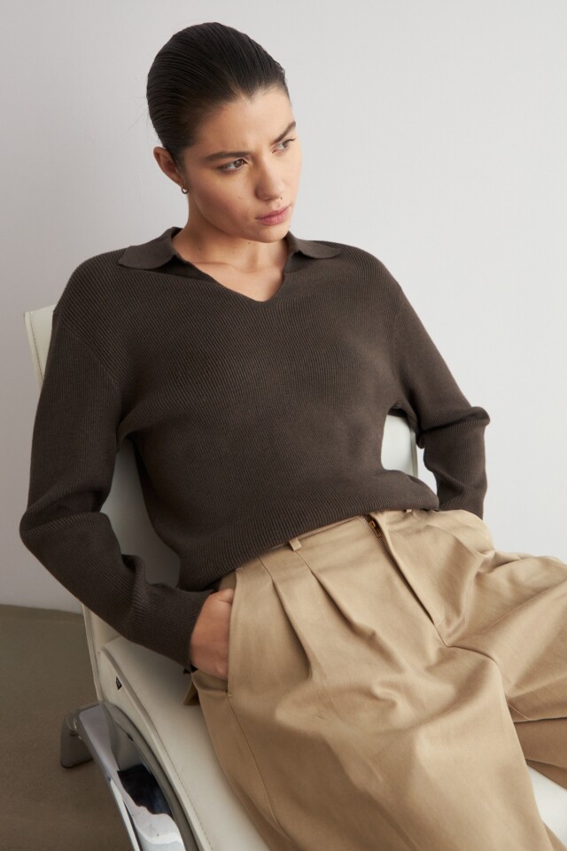 Sweater cuello polo chocolate melange