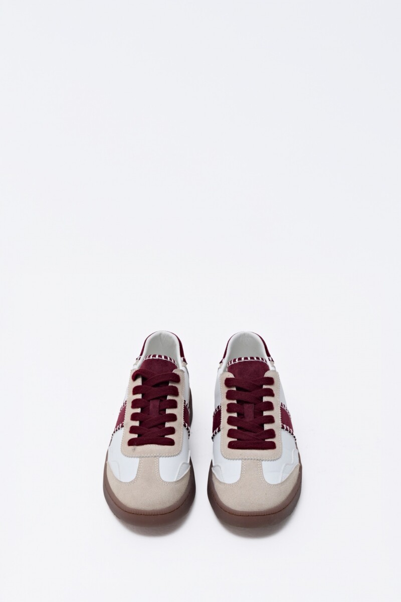 Zapatilla con bordado beige