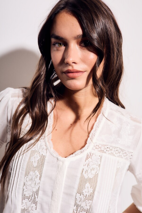 Blusa Encaje Bordados Nacar