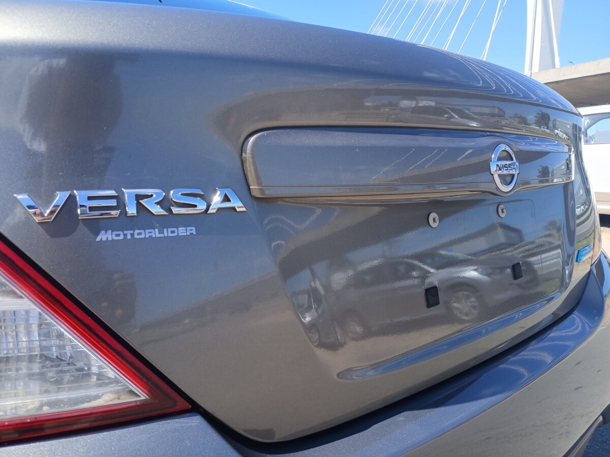 Nissan Versa Drive 1.6 Extra Full | Permuta / Financia Nissan Versa Drive 1.6 Extra Full | Permuta / Financia