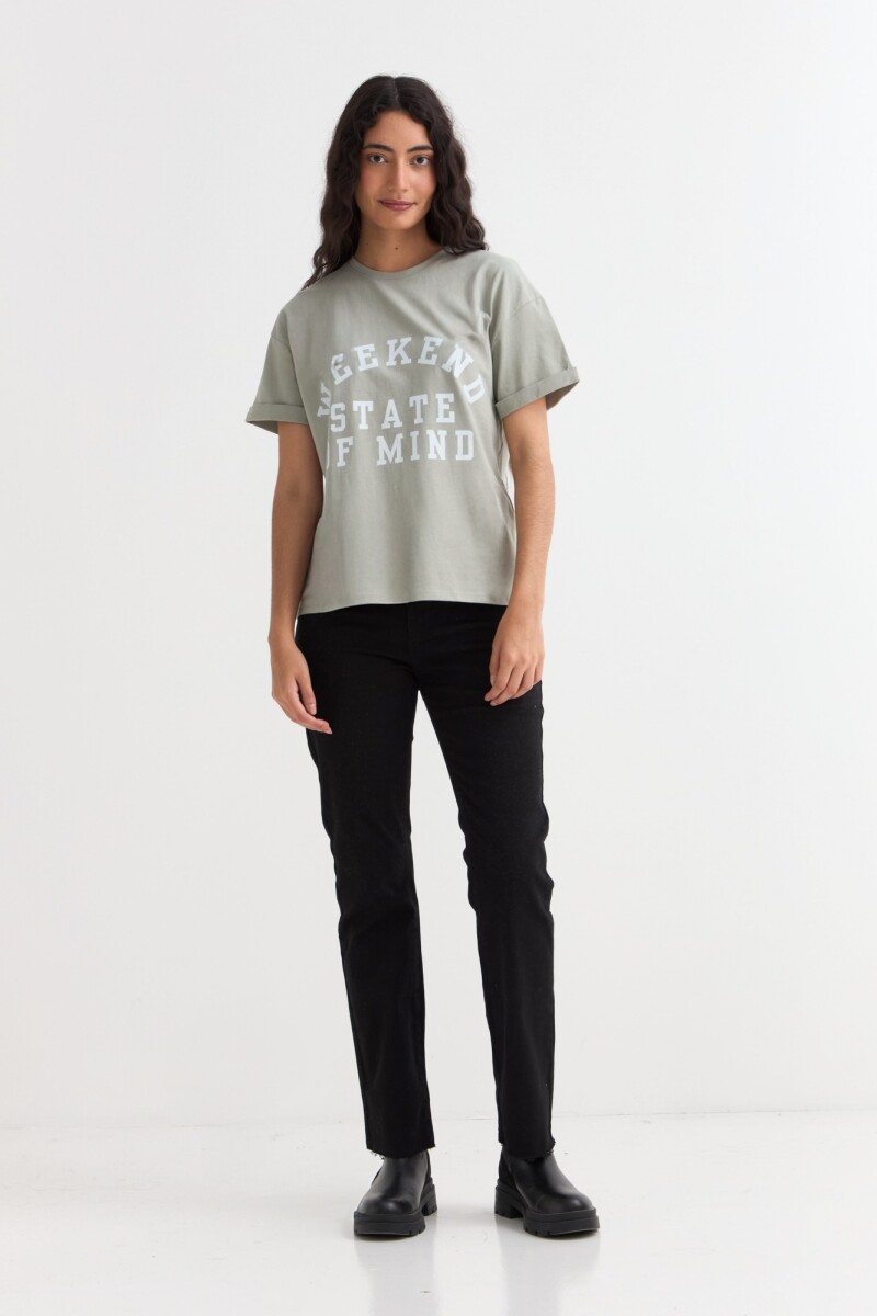 Remera m/c estampada colección Urbana VERDE OLIVA