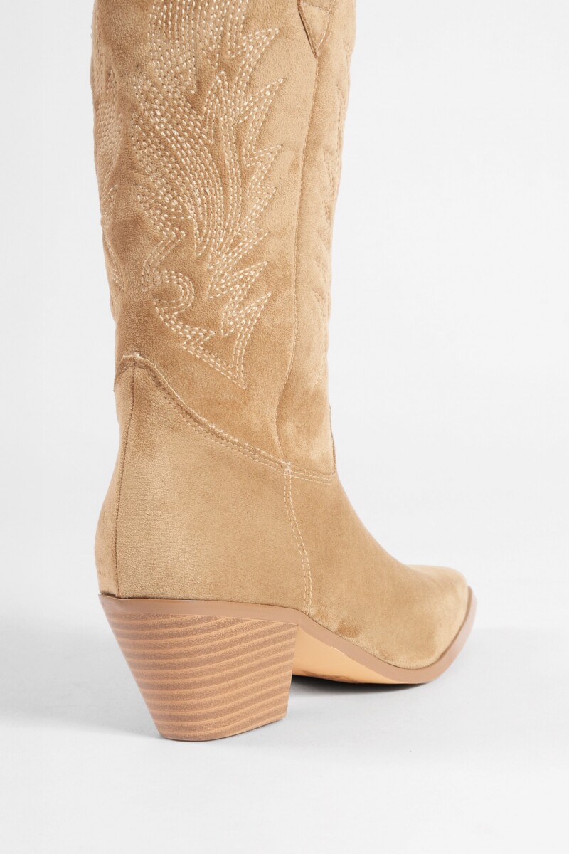 Bota de suede con pespuntes beige