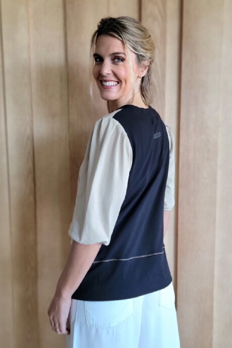 Remera Dalia Combinada beige con negro