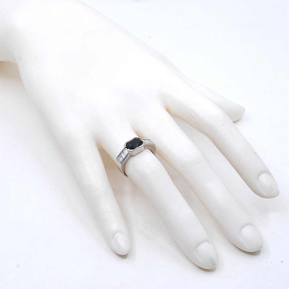 Anillo En Platino, Brillantes Y Zafiro Anillo En Platino, Brillantes Y Zafiro