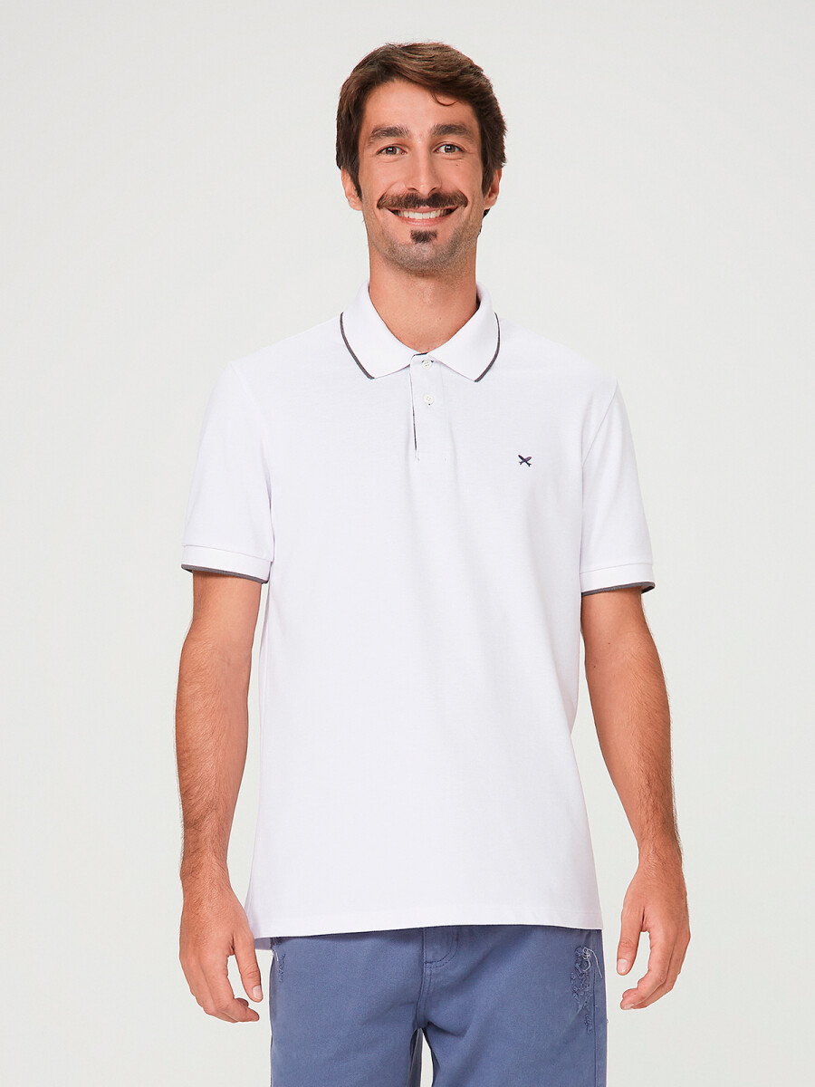 CAMISETA DE CUELLO CON BORDADO - BLANCO 