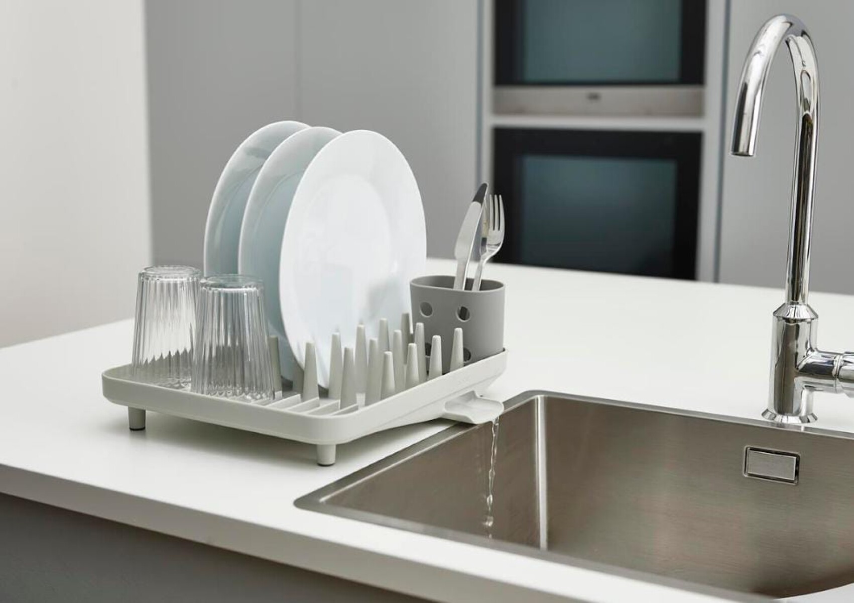 Escurridor Compacto de Vajilla Joseph Joseph Duo con Porta Utensilios Móvil 