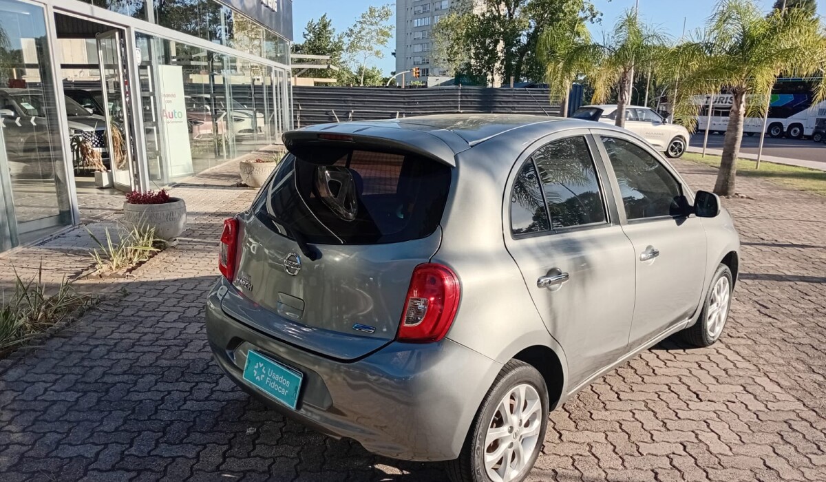 Nissan March Extra Full 1.6 - 2015 Nissan March Extra Full 1.6 - 2015