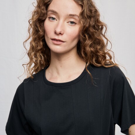 REMERA KAIA Negro