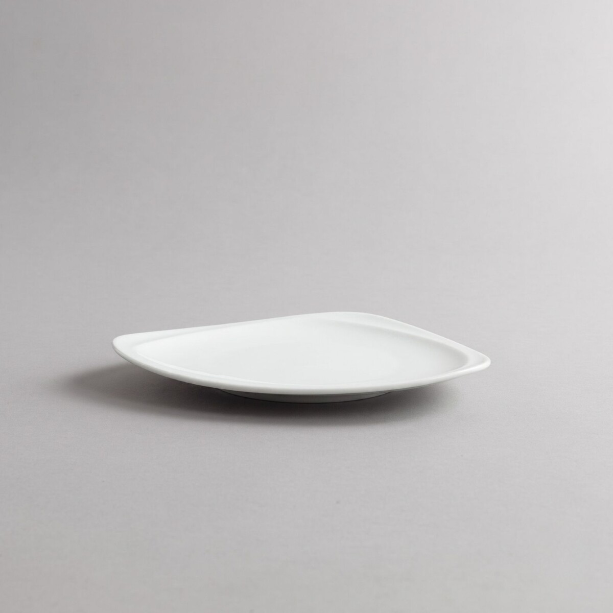 Plato Postre Irregular 17 x 16cm Royal Porcelain | Por Unidad 