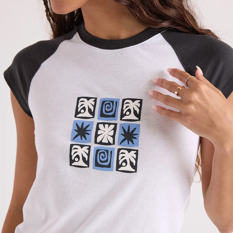 Remera Volcom Kick It Game Day Crop Tee - Blanco Remera Volcom Kick It Game Day Crop Tee - Blanco