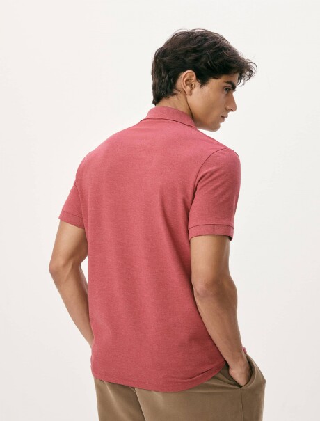 CAMISETA BÁSICA CON CUELLO ROSA