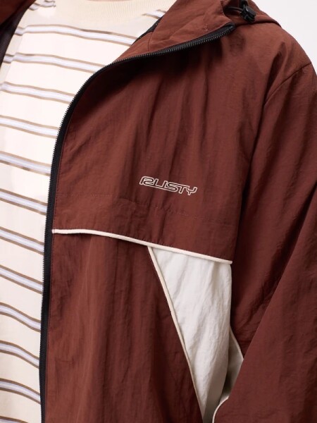 CAMPERA RUSTY COWARIE ROMPEVIENTOS MARRON