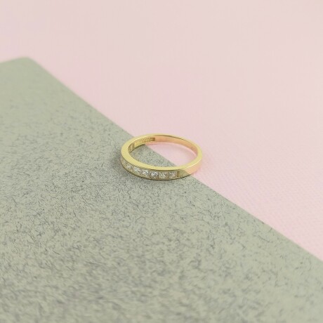 Anillo de oro 9 ktes con circonias. Anillo de oro 9 ktes con circonias.