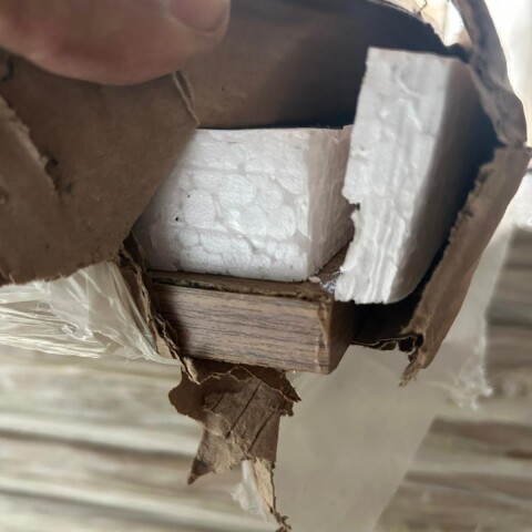 [OUTLET] Escritorio CAPI - Diseño minimal con caballete y estantes [Madera hinchada por humedad] [OUTLET] Escritorio CAPI - Diseño minimal con caballete y estantes [Madera hinchada por humedad]