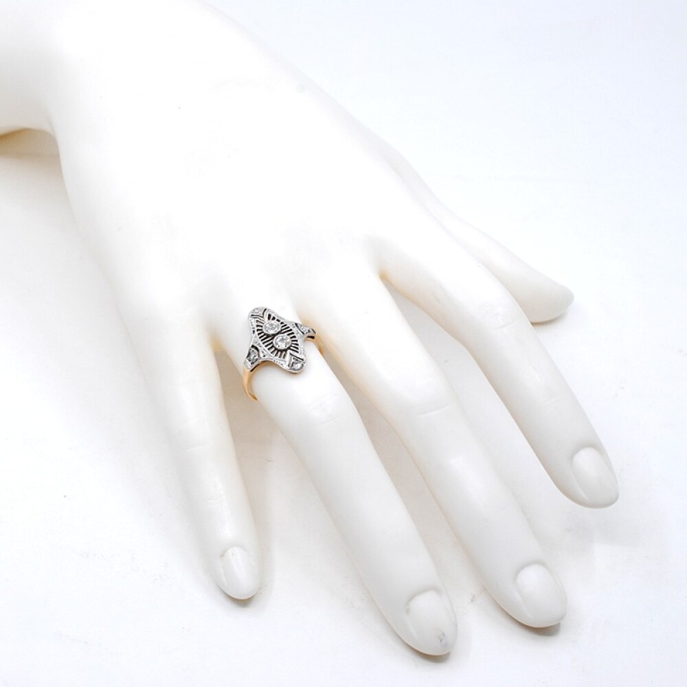 Anillo en oro 18k, brillantes centrales y diamantes Anillo en oro 18k, brillantes centrales y diamantes