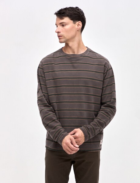 Remera Saint Marrón