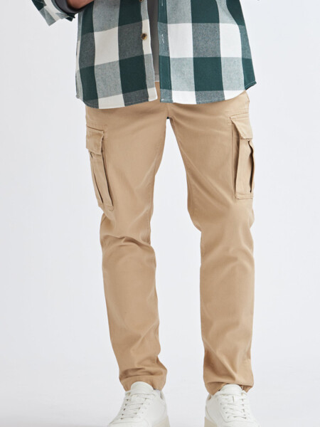 Pantalón cargo clásico Taupe