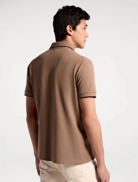 CAMISA DE CUELLO CON BORDADO BEIGE