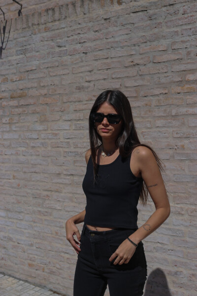 Musculosa Relief NEGRO