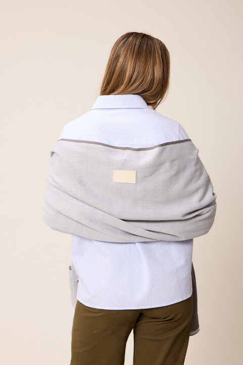 PONCHO AINAM POLANCO Gris