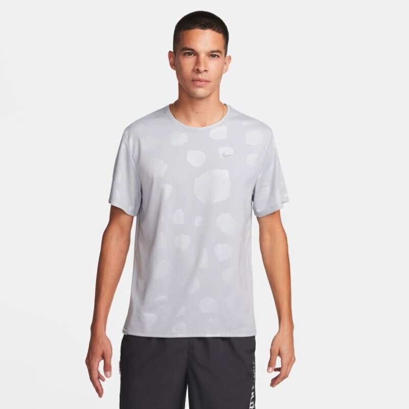 Remera Nike Dri-Fit S72 Miler Aop de Hombre Gris