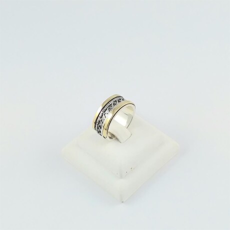 Anillo de plata 925 con doublé en oro 18K. Medidas diámetro interno 16mm, ancho superior 8.5mm #12 Anillo de plata 925 con doublé en oro 18K. Medidas diámetro interno 16mm, ancho superior 8.5mm #12